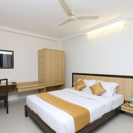 Hotel Half Moon Chennai Exterior foto