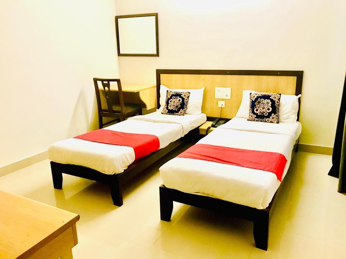 Hotel Half Moon Chennai Exterior foto